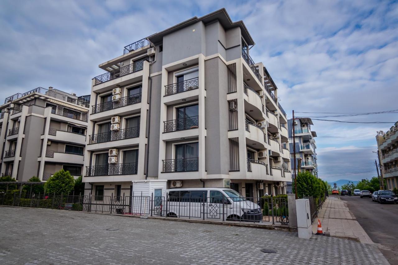Cozy One-Bedroom Apartment In Night Breeze Burgas ภายนอก รูปภาพ