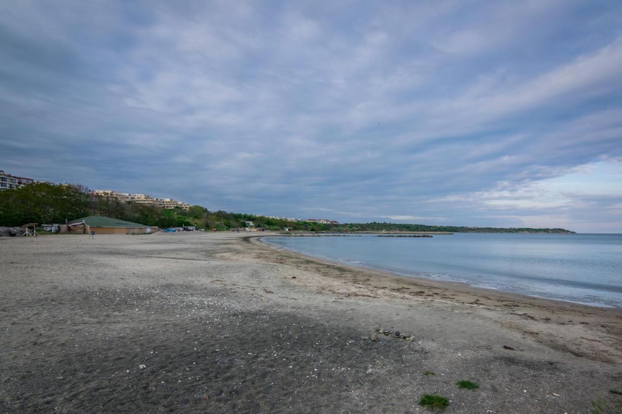 Cozy One-Bedroom Apartment In Night Breeze Burgas ภายนอก รูปภาพ