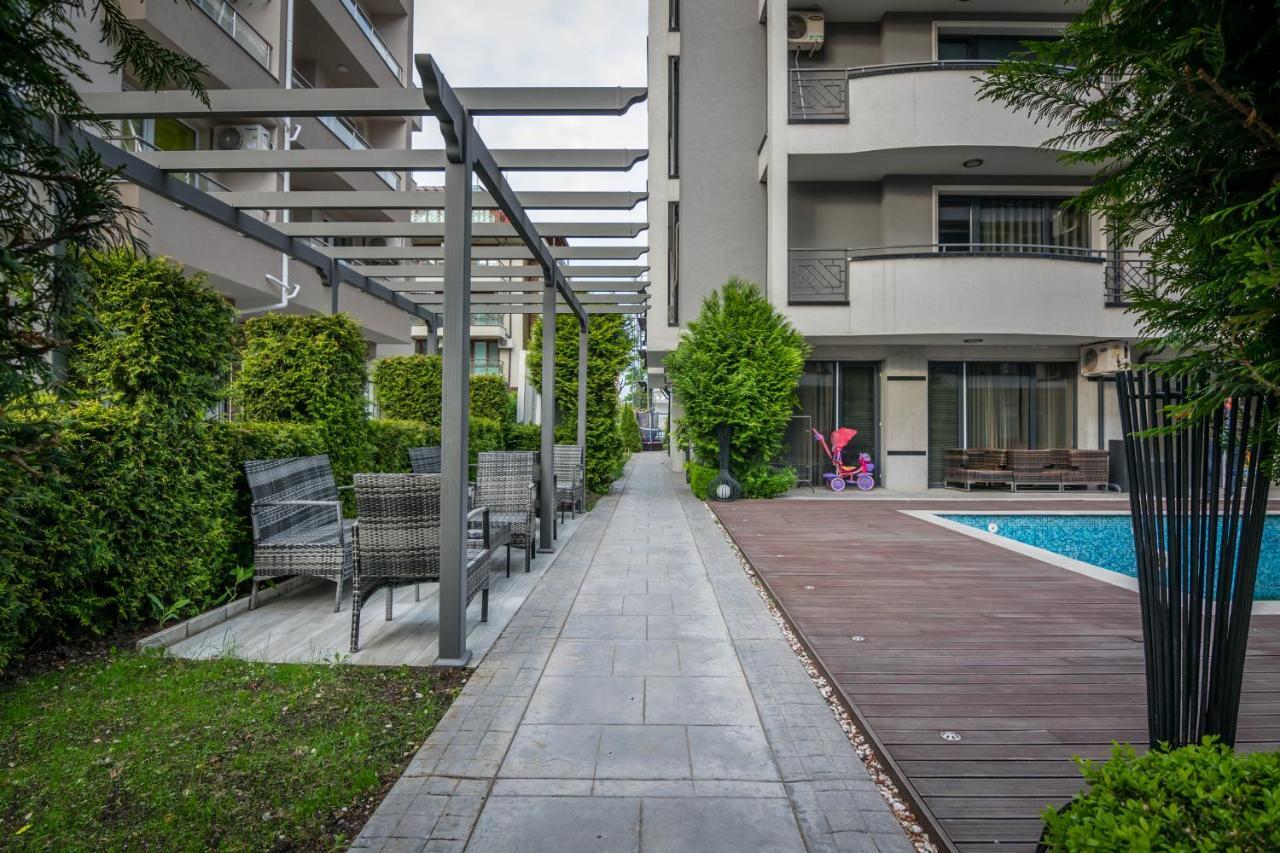 Cozy One-Bedroom Apartment In Night Breeze Burgas ภายนอก รูปภาพ