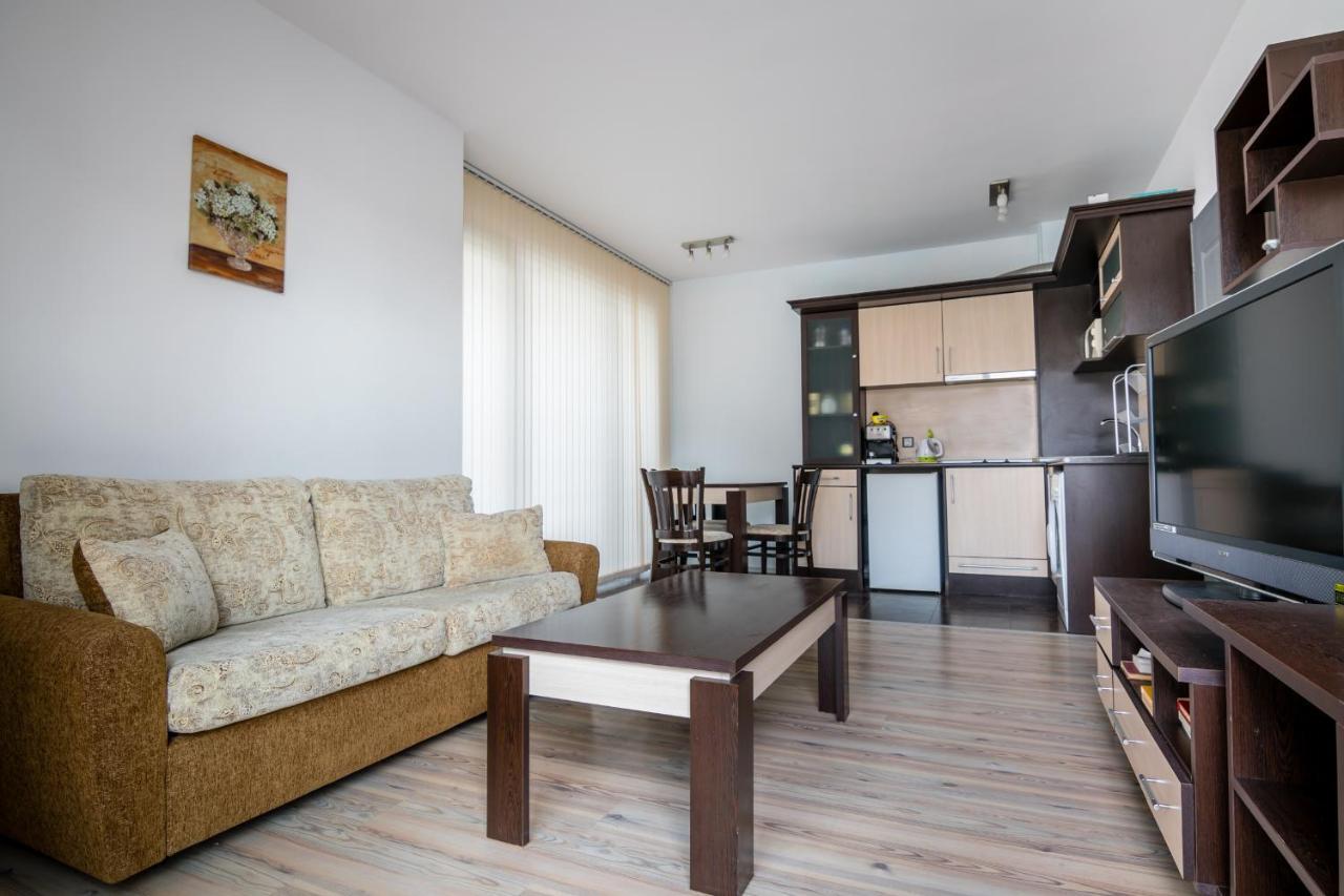 Cozy One-Bedroom Apartment In Night Breeze Burgas ภายนอก รูปภาพ