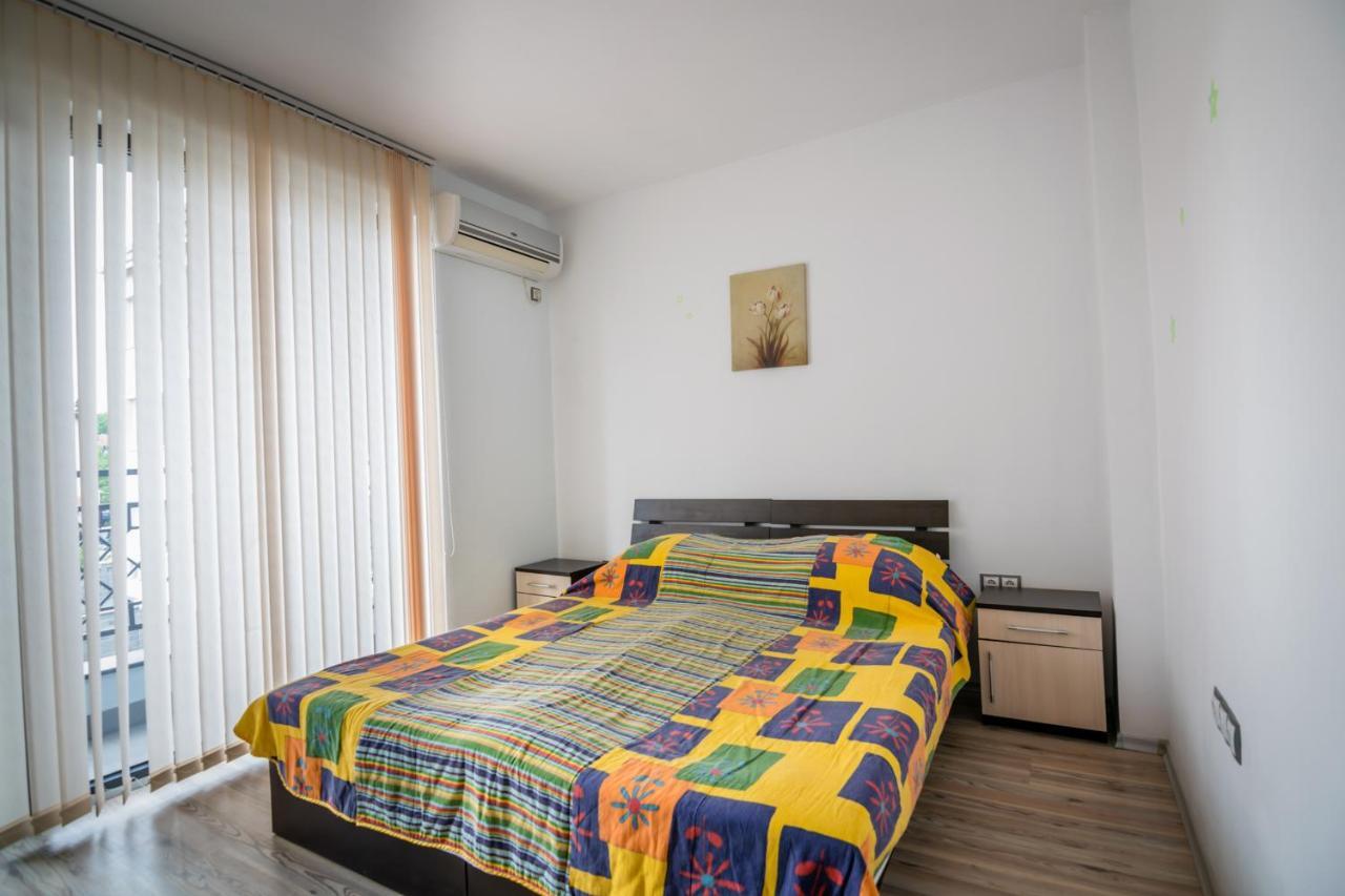 Cozy One-Bedroom Apartment In Night Breeze Burgas ภายนอก รูปภาพ